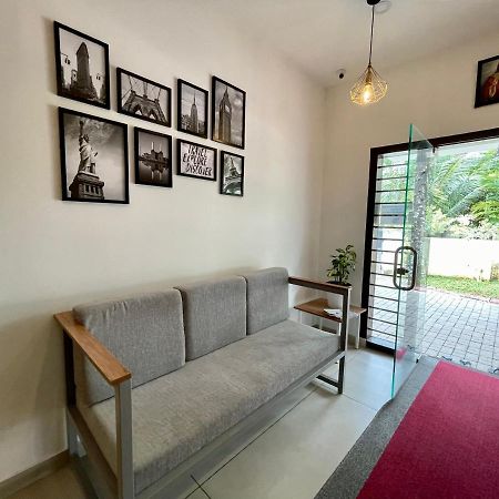 ホテル Oceana Hills Residency アーラップーザ県 エクステリア 写真